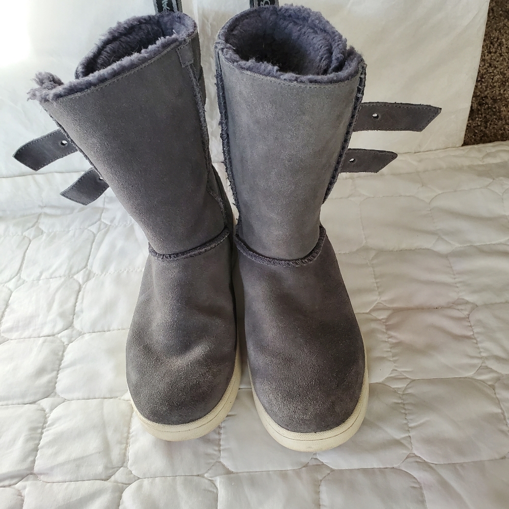 Boots - Picture 2 of 12